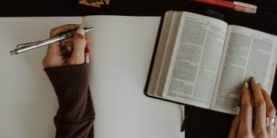 26 Christian Journal Prompts To Help You Grow In Christ